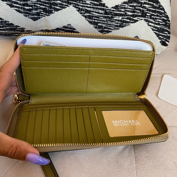 Michael Kors Jet Set Pistachio Green Travel Continental Leather Wallet - Picture 8 of 13